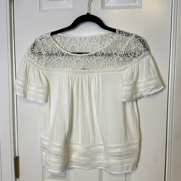 BB Dakota White Relaxed Ruffled Blouse with Short Sleeves - Picture 3 of 7